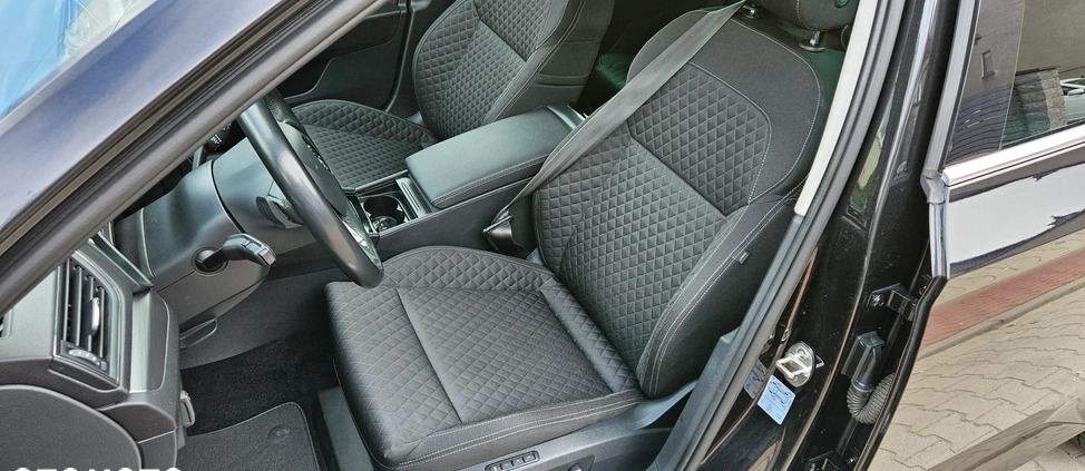 Skoda Superb cena 74904 przebieg: 211353, rok produkcji 2017 z Zawiercie małe 379
